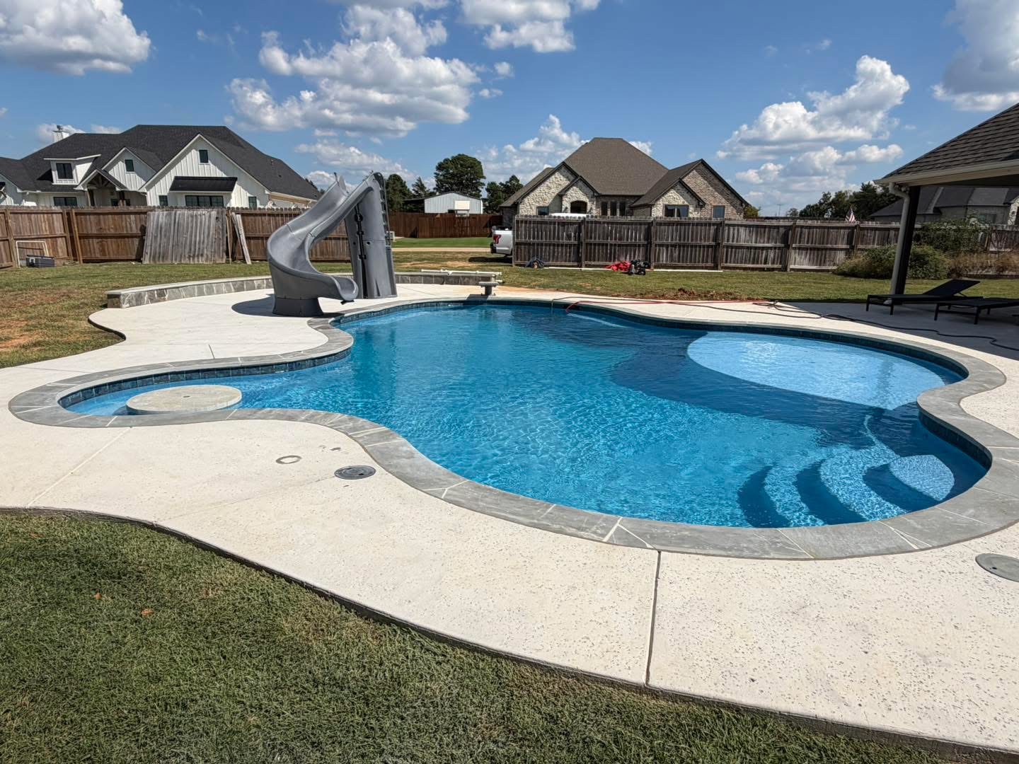Large Family Pool with Spa and Sunshelf — Tye